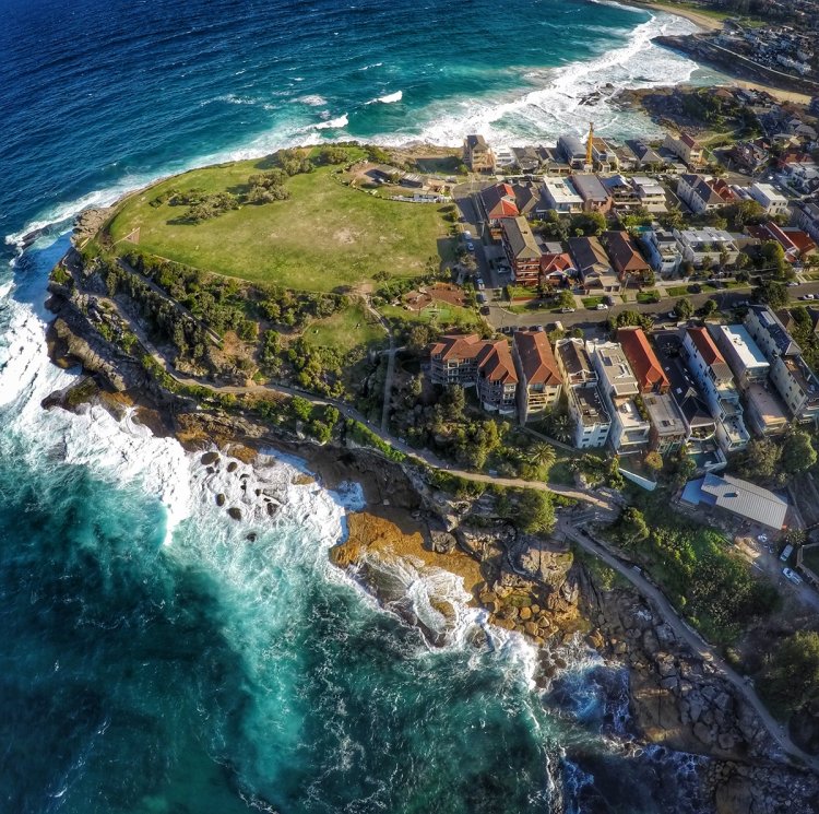 Панорамные снимки с высоты птичьего полета, сделанные дроном Панорамные снимки с высоты птичьего полета, сделанные дроном