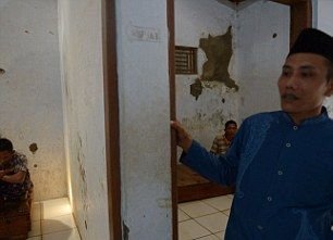 Нелегкая жизнь душевнобольных в Индонезии Нелегкая жизнь душевнобольных в Индонезии