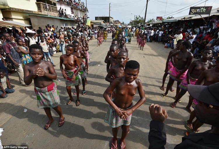 Воспоминания о рабстве: карнавал с жестокими сценами в Кот-д'Ивуар Воспоминания о рабстве: карнавал с жестокими сценами в Кот-д'Ивуар