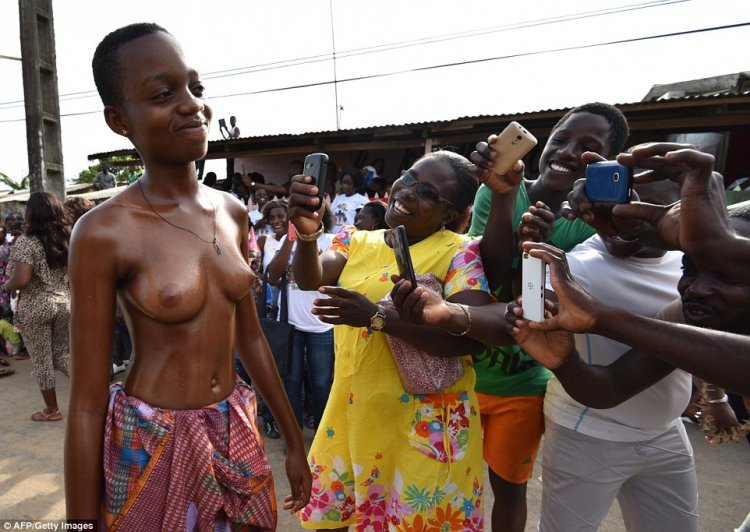 Воспоминания о рабстве: карнавал с жестокими сценами в Кот-д'Ивуар Воспоминания о рабстве: карнавал с жестокими сценами в Кот-д'Ивуар