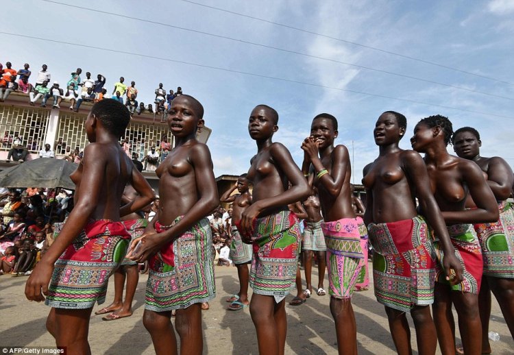 Воспоминания о рабстве: карнавал с жестокими сценами в Кот-д'Ивуар Воспоминания о рабстве: карнавал с жестокими сценами в Кот-д'Ивуар
