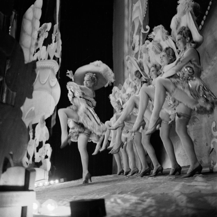 Ночной клуб «Фоли-Бержер» на снимках 1937 года Ночной клуб «Фоли-Бержер» на снимках 1937 года