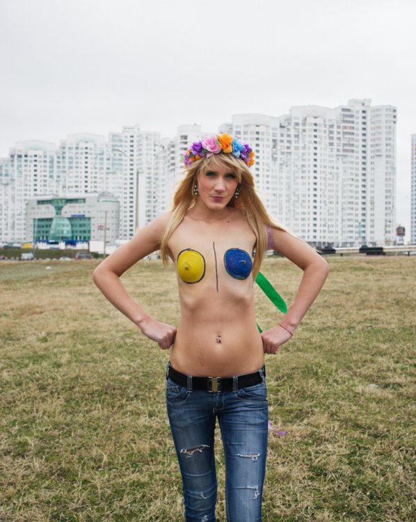 Активистки Femen в фотопроекте «Новые амазонки» Активистки Femen в фотопроекте «Новые амазонки»