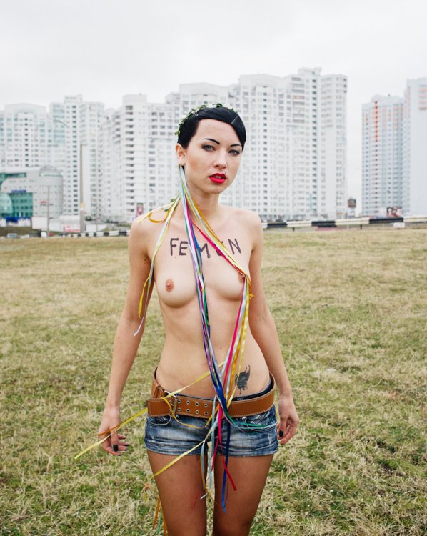 Активистки Femen в фотопроекте «Новые амазонки» Активистки Femen в фотопроекте «Новые амазонки»