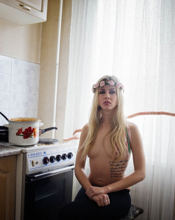Активистки Femen в фотопроекте «Новые амазонки» Активистки Femen в фотопроекте «Новые амазонки»