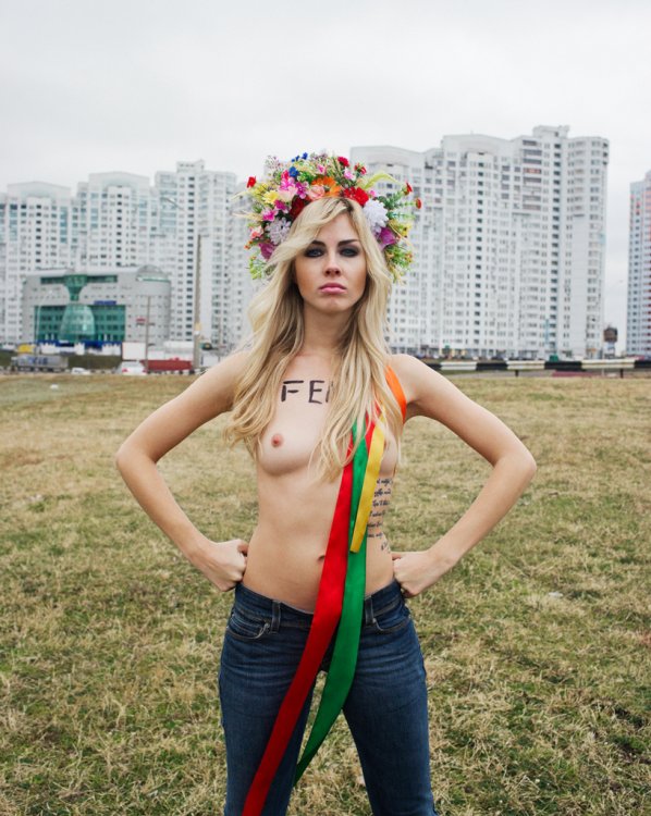 Активистки Femen в фотопроекте «Новые амазонки» Активистки Femen в фотопроекте «Новые амазонки»