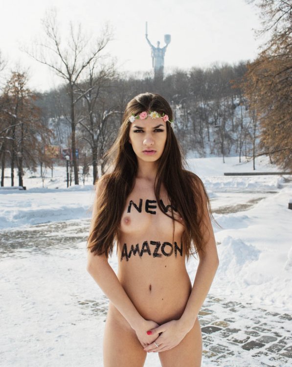 Активистки Femen в фотопроекте «Новые амазонки» Активистки Femen в фотопроекте «Новые амазонки»