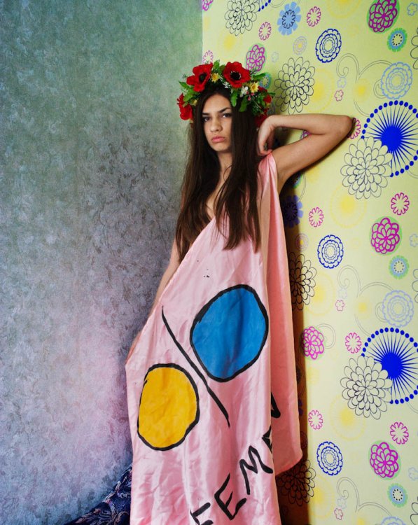 Активистки Femen в фотопроекте «Новые амазонки» Активистки Femen в фотопроекте «Новые амазонки»