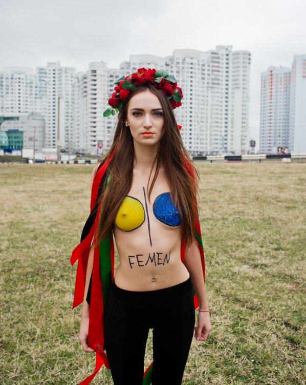 Активистки Femen в фотопроекте «Новые амазонки» Активистки Femen в фотопроекте «Новые амазонки»