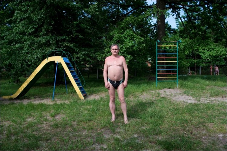 Украинцы на детских площадках в фотопроекте «Майданчик» Украинцы на детских площадках в фотопроекте «Майданчик»