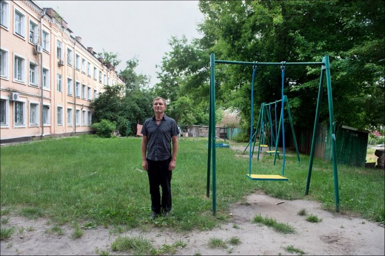 Украинцы на детских площадках в фотопроекте «Майданчик» Украинцы на детских площадках в фотопроекте «Майданчик»