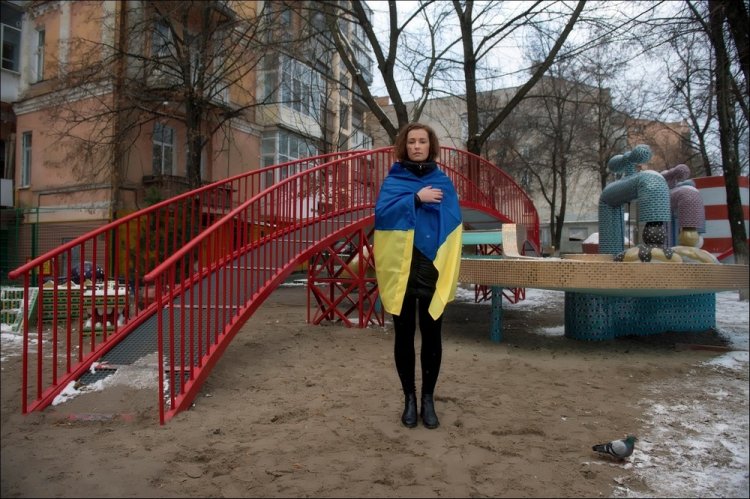 Украинцы на детских площадках в фотопроекте «Майданчик» Украинцы на детских площадках в фотопроекте «Майданчик»