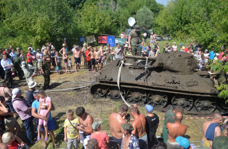 Со дна Дона подняли единственный сохранившийся танк Т-34-76 Со дна Дона подняли единственный сохранившийся танк Т-34-76