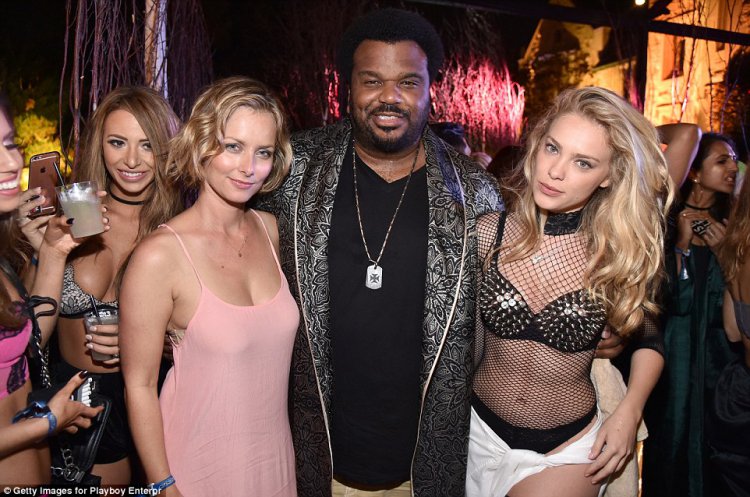 Ежегодная вечеринка в особняке Playboy Ежегодная вечеринка в особняке Playboy