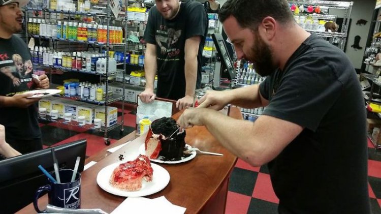 Жуткие торты от кулинара, любящего фильмы ужасов Жуткие торты от кулинара, любящего фильмы ужасов