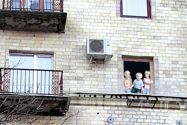 Беспечные, ужасные и, порой, совершенно бестолковые родители (20 фото) Беспечные, ужасные и, порой, совершенно бестолковые родители (20 фото)