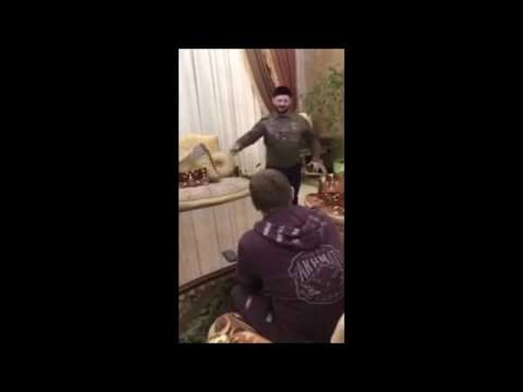 Ноги поломаю — на руках носить буду! Галустян пошутил, а Кадыров нет... (видео) Ноги поломаю — на руках носить буду! Галустян пошутил, а Кадыров нет... (видео)