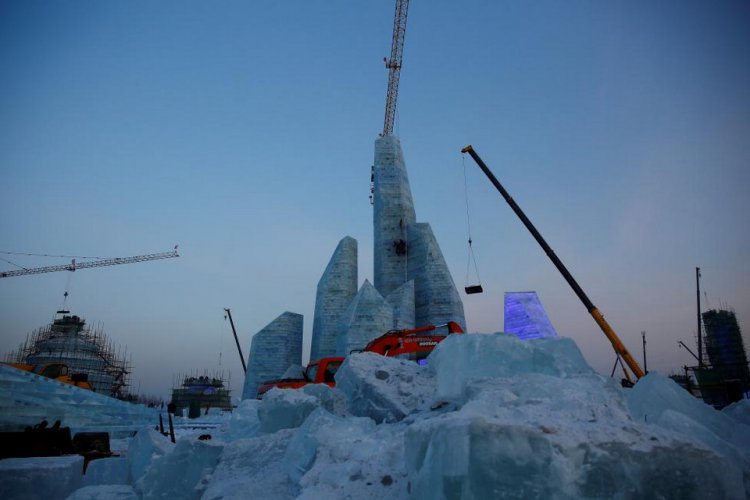 Город изо льда на ежегодном зимнем фестивале в Китае Город изо льда на ежегодном зимнем фестивале в Китае