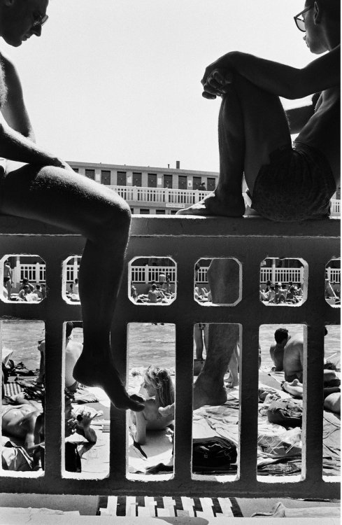 Парижское лето 1985 года у бассейна Парижское лето 1985 года у бассейна