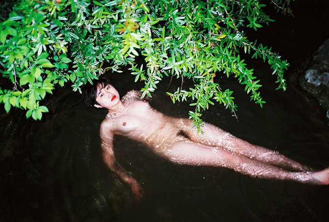 Провокационные снимки Ren Hang Провокационные снимки Ren Hang