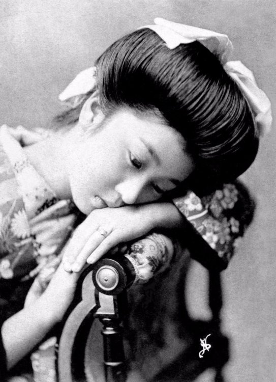 Студийные портреты молодых гейш 1900-х годов Студийные портреты молодых гейш 1900-х годов