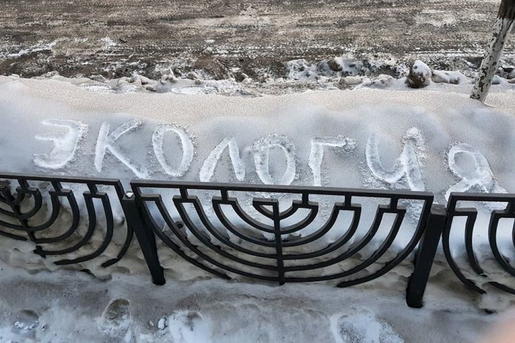 Дышите глубже: черный снег в Кемеровской области Дышите глубже: черный снег в Кемеровской области